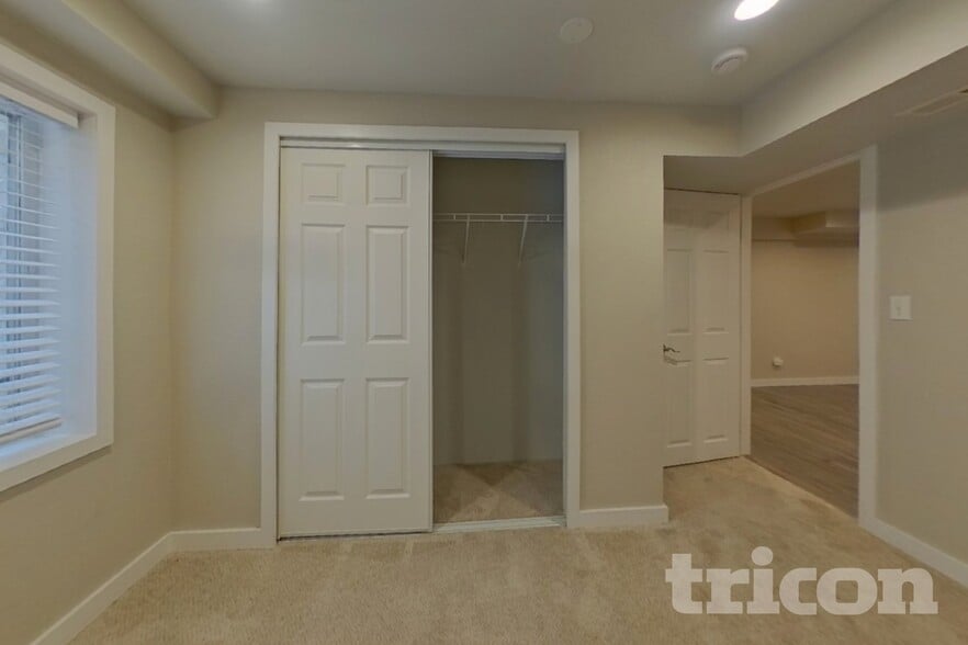 Building Photo - 16240 Quarry Hill Dr