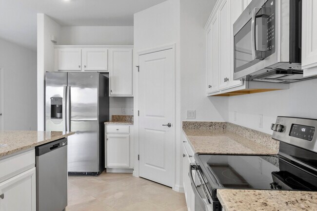 Building Photo - 14848 Portico Blvd