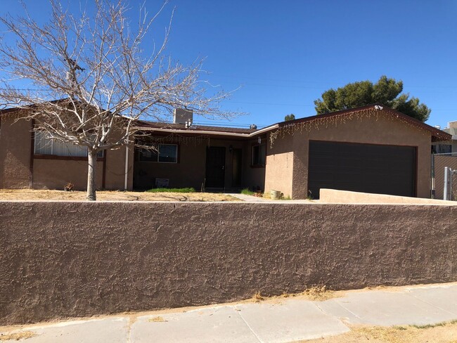 Primary Photo - BARSTOW 3 bedroom 2 bath- 2 car garage HOME