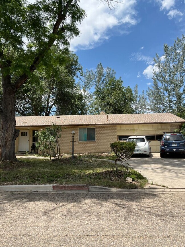 Building Photo - Charming 1 Level House 3 Bed, 2 Bath with ...