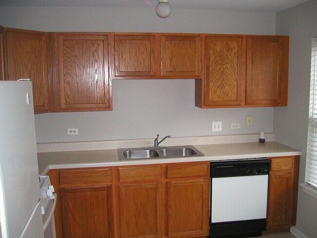 Building Photo - 2211 Waterleaf Ct