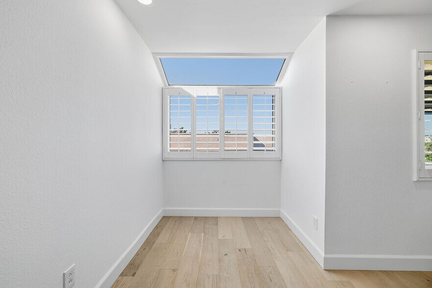 Building Photo - 501 Herondo St