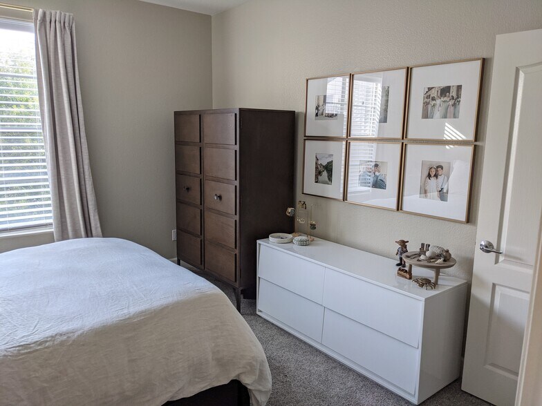 Building Photo - 3544 Caminito El Rincon