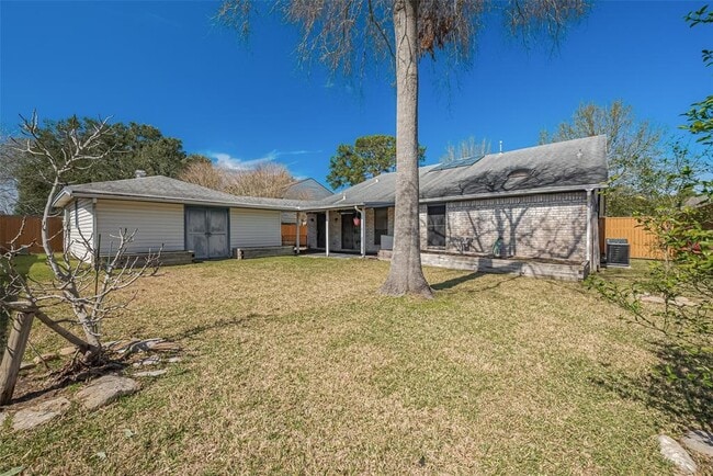 Building Photo - 15030 St Cloud Dr