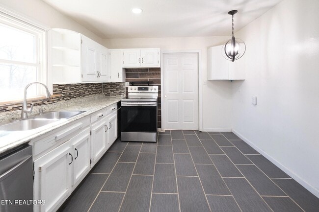 Building Photo - 548 Murray Rd NW