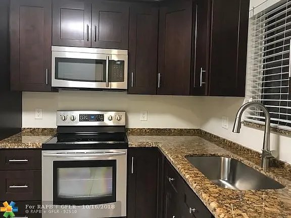 Building Photo - 21890 Lake Forest Cir