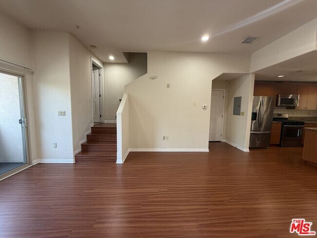 Building Photo - 15024 Magnolia Blvd