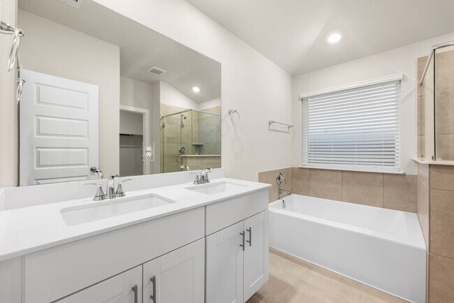 Building Photo - 6611 Castella Dr