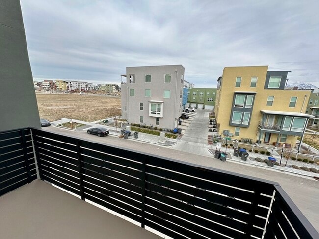 Building Photo - Modern 3-Bedroom Condo in Adventurous Daybreak!