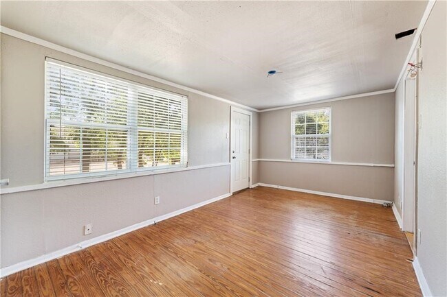 Building Photo - 2201 Cr 320