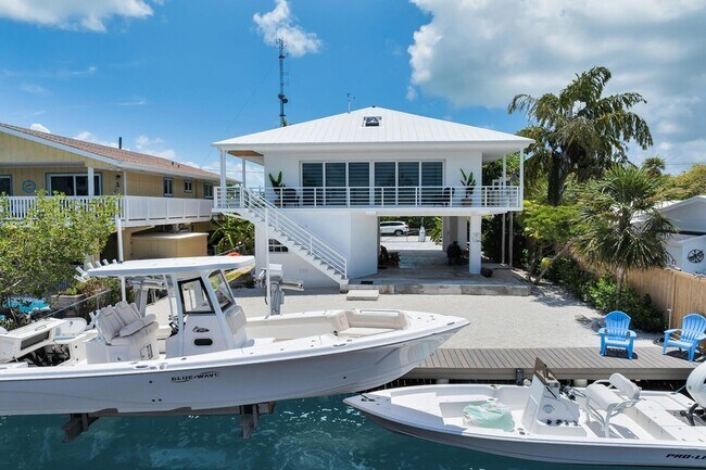 Building Photo - 121 Long Key Lake Dr