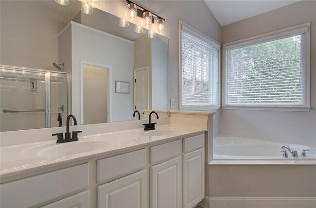 Building Photo - 3822 Carriage House Dr