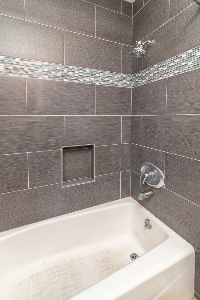 Building Photo - 6199 Canterbury Dr