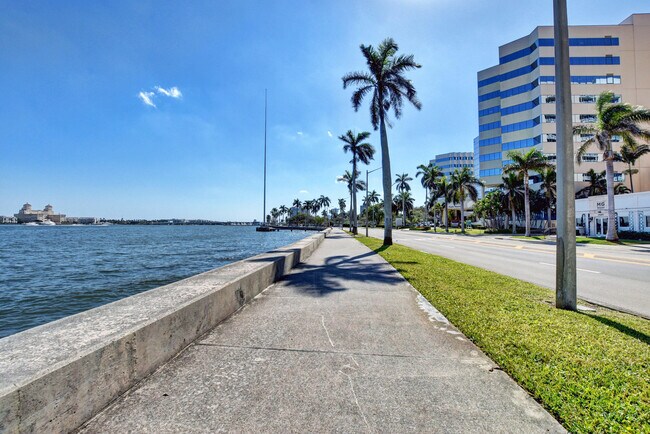 Building Photo - 1551 N Flagler Dr