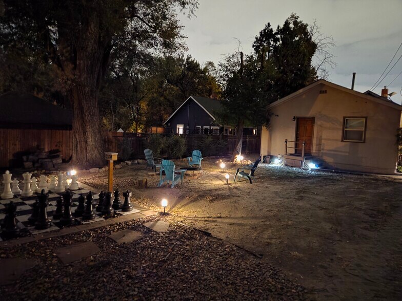 Building Photo - 807 E Yampa St