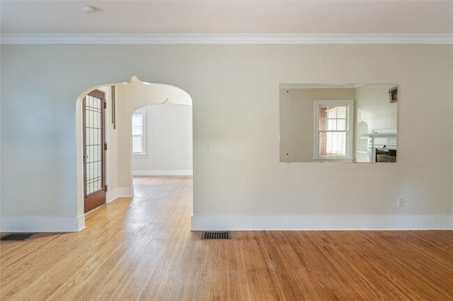 Building Photo - 425 Highland Ave