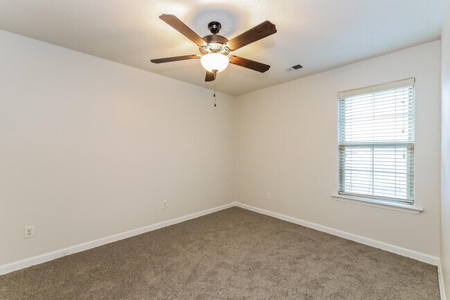 Building Photo - 9425 Darren Cir S