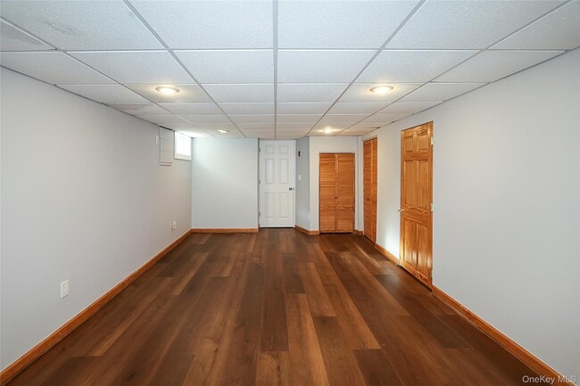 Building Photo - 91 Birchwood Park Dr