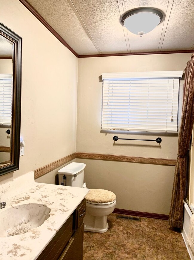 Building Photo - Beautiful Mountain Views, Minutes From I-25!