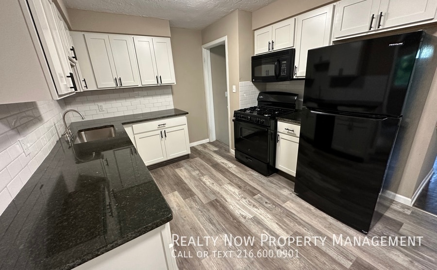 Building Photo - 16605 Kollin Ave