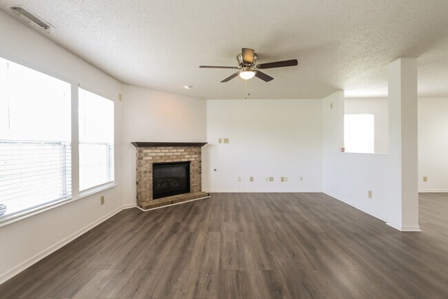 Building Photo - 823 Runnymede Dr