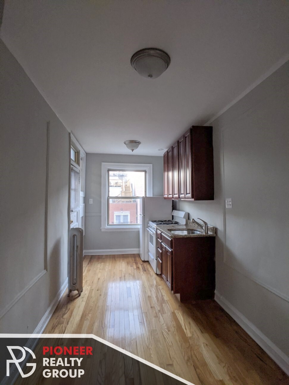 Building Photo - 546 W Surf St