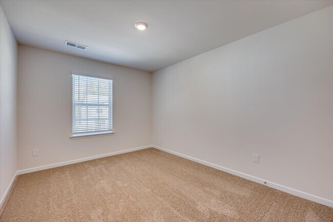 Building Photo - 587 King Clover Ln