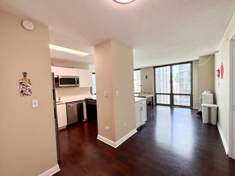 Entryway - 2 E Erie St