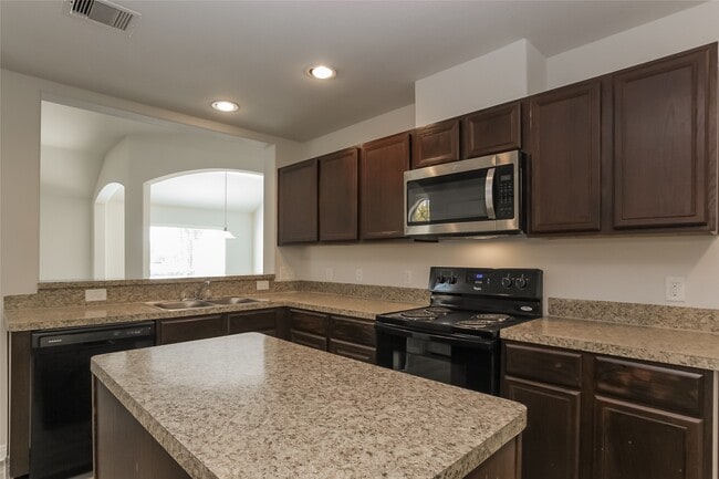 Building Photo - 13401 Raintree Dr