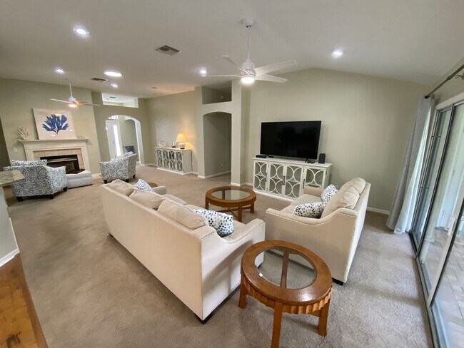 Building Photo - SEASONAL RENTAL in Glenview - 3 Beds, 2 Ba...