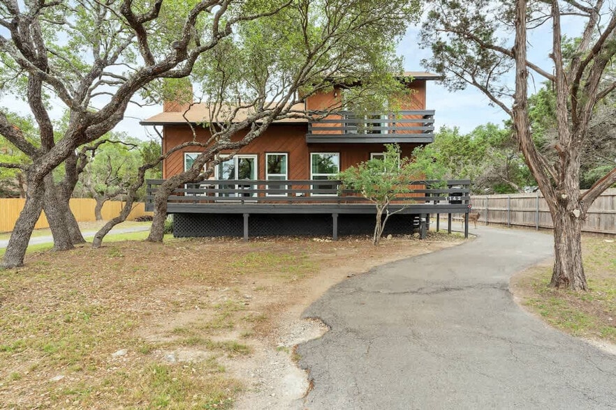 Building Photo - 1142 Amanda-SI ID1351227P