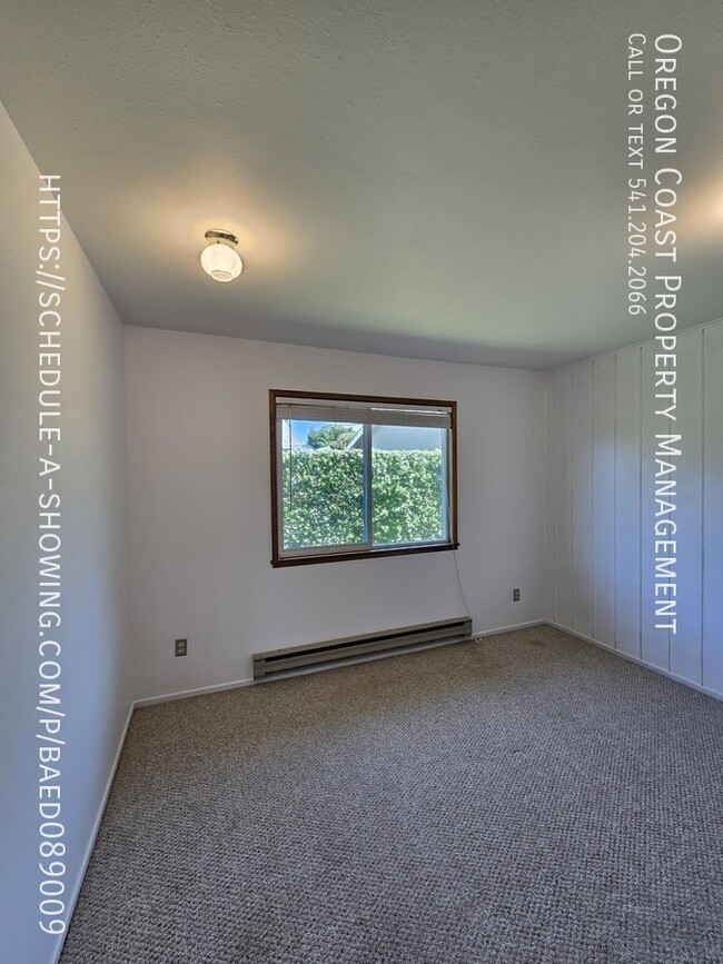 Building Photo - 3bed/2bath - New Deck & Interior Paint