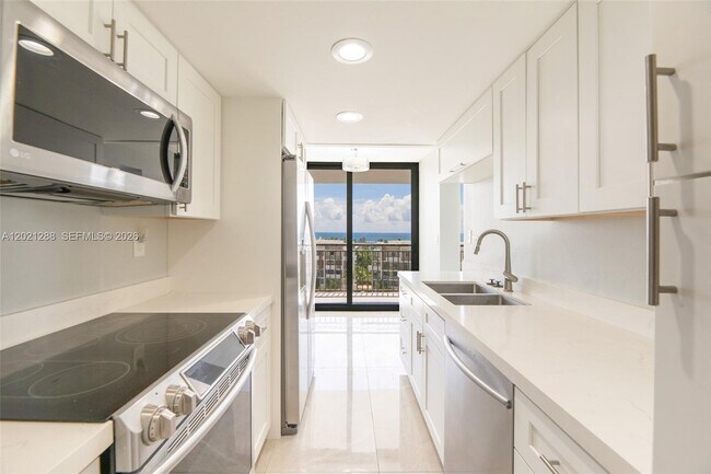 Building Photo - 3031 N Ocean Blvd