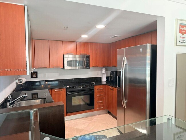 Building Photo - 1800 N Bayshore Dr