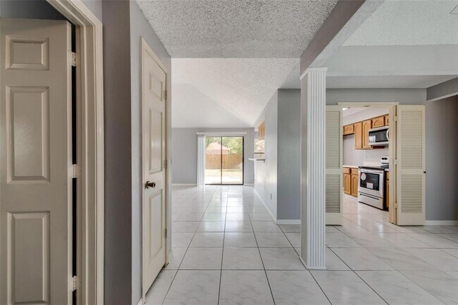 Building Photo - 629 Thompson Dr