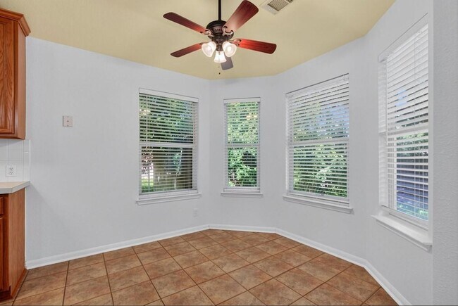 Building Photo - 1402 Club Chase Dr