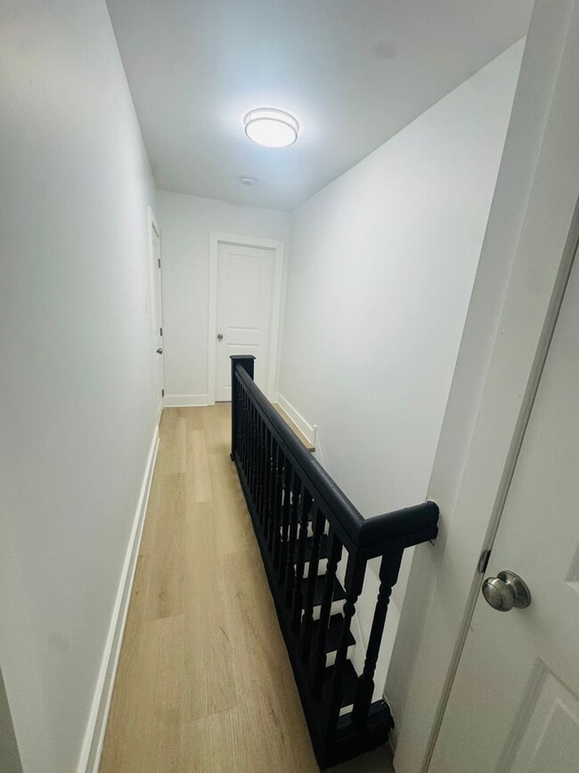 Building Photo - Refreshed 3bd/1bath House! Section 8 ONLY!