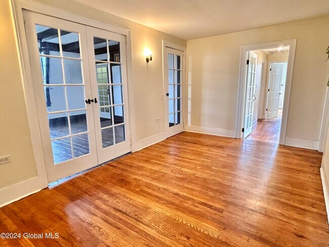 Building Photo - 290 2nd Ave