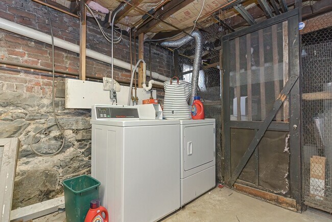 Building Photo - 108 Beacon St