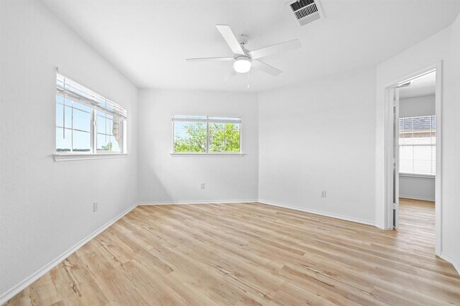 Building Photo - 2412 Regal Park Ln