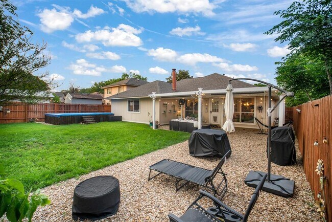 Building Photo - 505 Eaglecreek Dr
