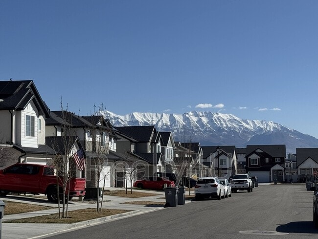 Building Photo - 138 E Crown Point Dr