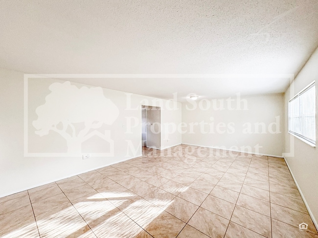 Building Photo - 738 Park Hill Ave