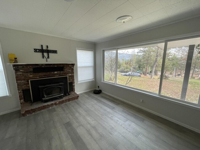 Building Photo - 5979 Meadow Ln