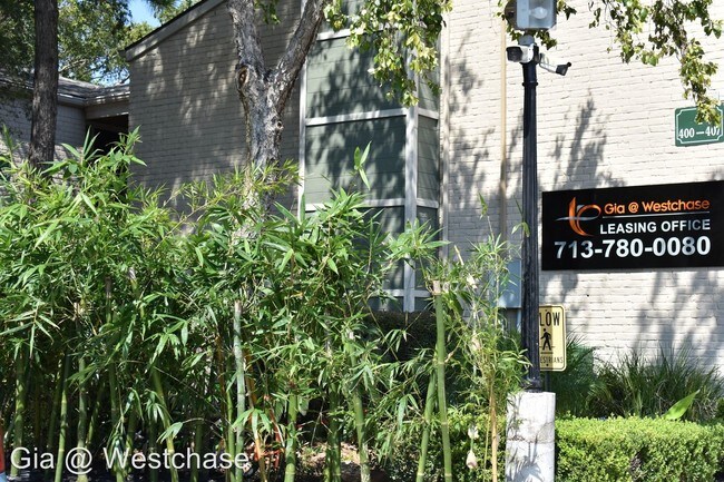 Building Photo - 1 br, 1 bath Apartment - 10010 West Park Dr.