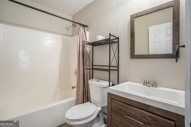 Building Photo - 3610 Bonneville Dr