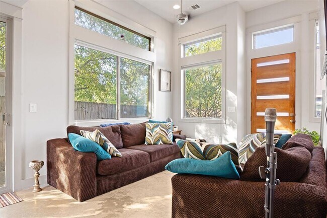 Building Photo - 5007 Delores Ave