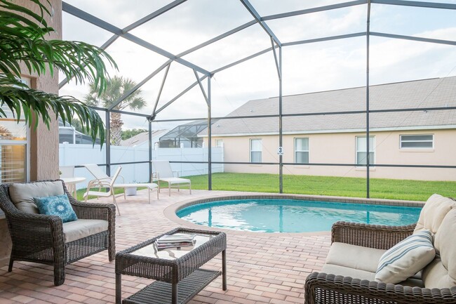 Building Photo - Beautiful Fully Furnished 4 Bedroom 3 Bath...