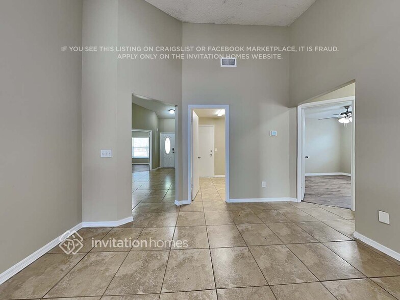 Building Photo - 2825 Mnr Hl Dr