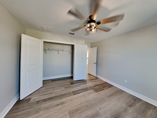 Building Photo - 1103 Silo Dr